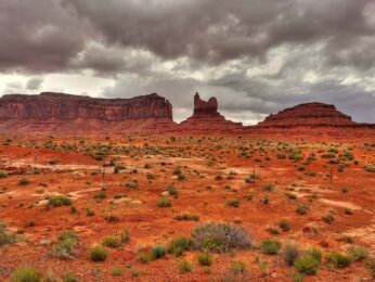 Monument Valley mit Wolken monument valley